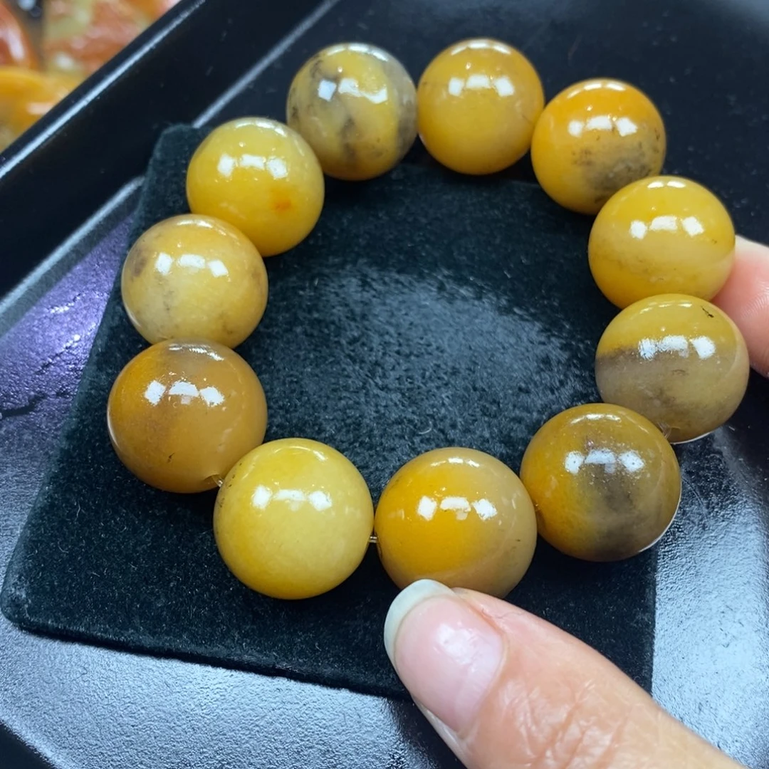 未镶嵌石英质玉（黄龙玉）颈饰