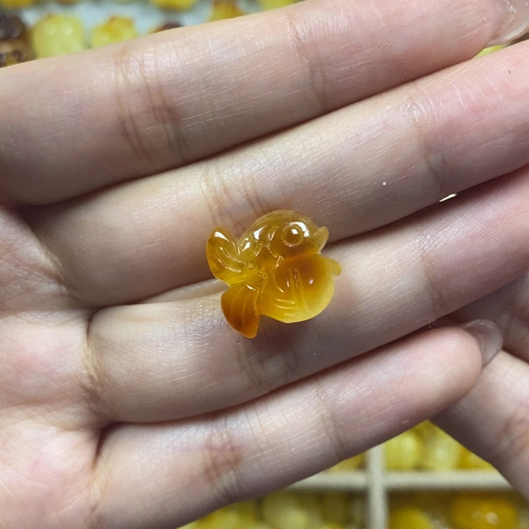 未镶嵌琥珀裸石3****小鱼