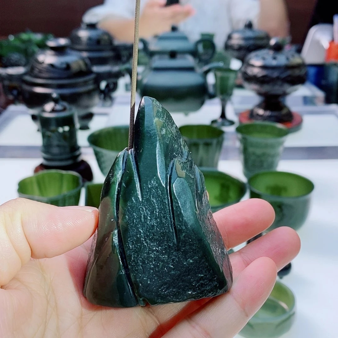 未镶嵌和田玉（青玉）摆件