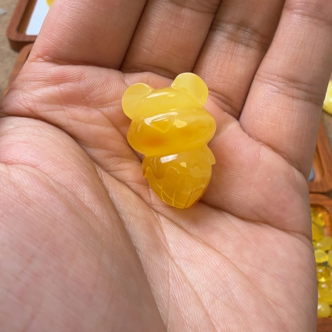 裸石琥珀未镶嵌熊