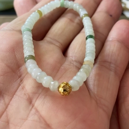 翡翠手链未镶嵌叫***琪好看