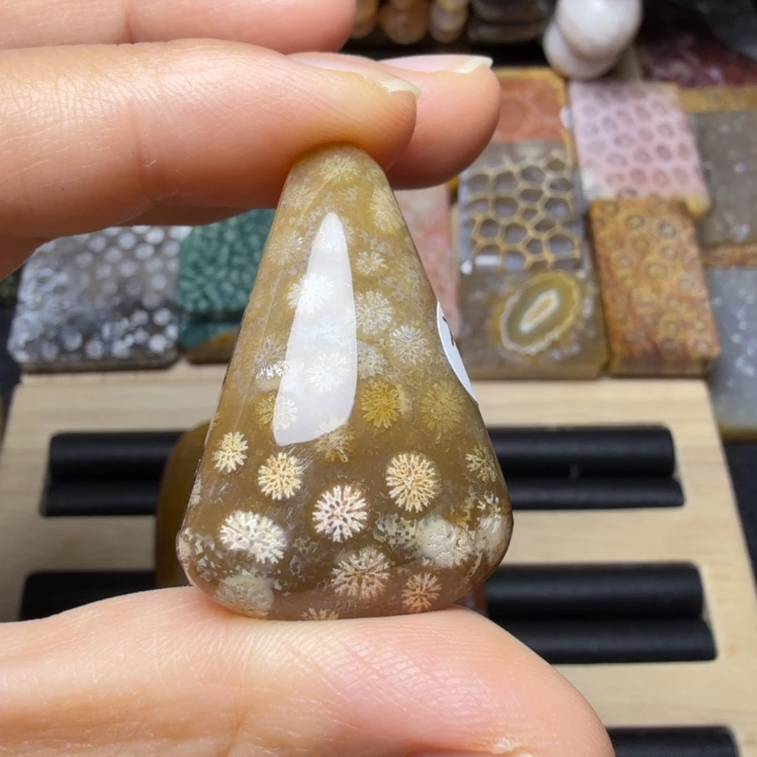 硅化玉未镶嵌糖底粉皮花