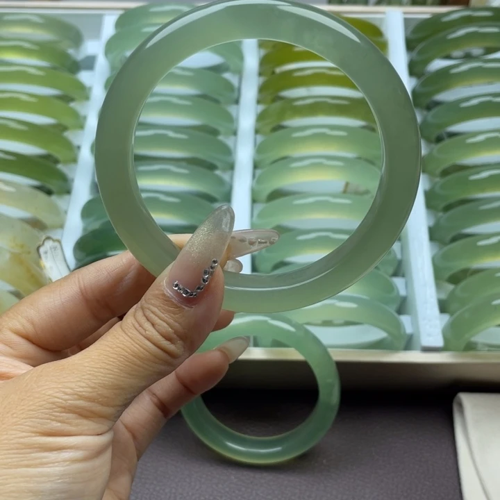 小***呀未镶嵌蛇纹石玉手镯
