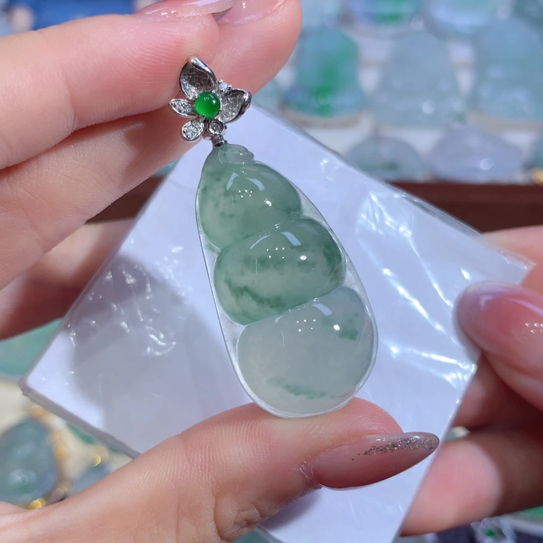 吊坠(不含链)18K金镶嵌翡翠福豆