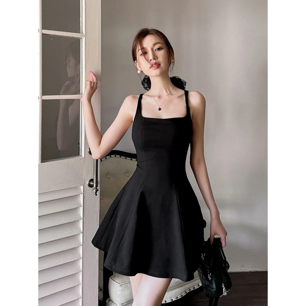 法式名媛黑色吊带连衣裙夏季新款收腰气质显瘦设计感小众a字裙