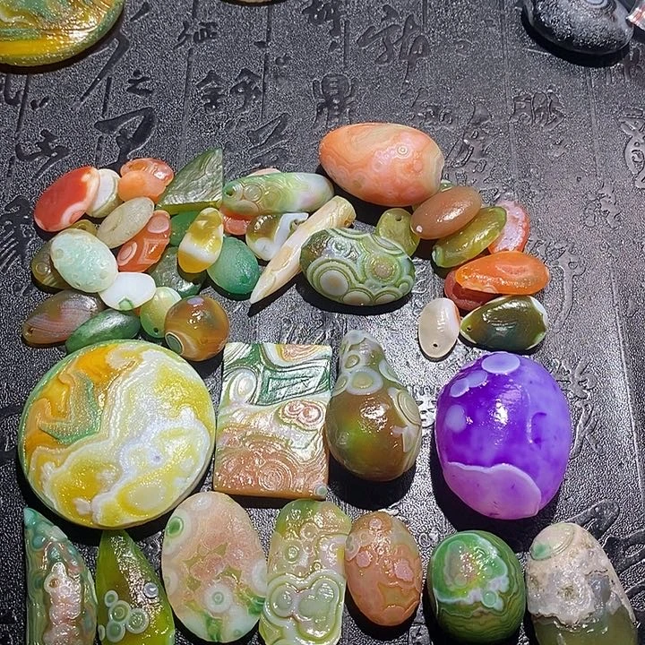 玛瑙/玉髓颈饰未镶嵌ᨶ****?