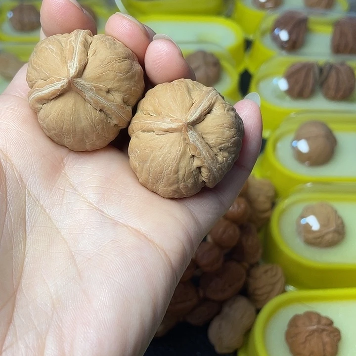 厄***戈文玩核桃吊坠大奔
