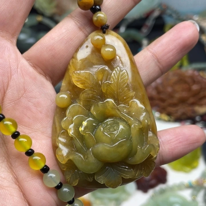 蛇纹石玉未镶嵌颈饰