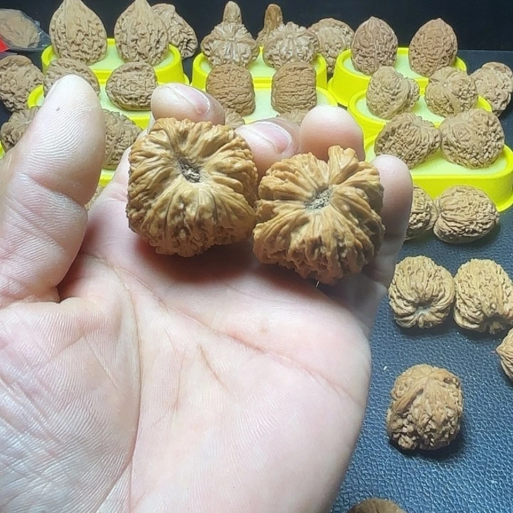 用***4把件文玩核桃深凹底天残留疤36尺6
