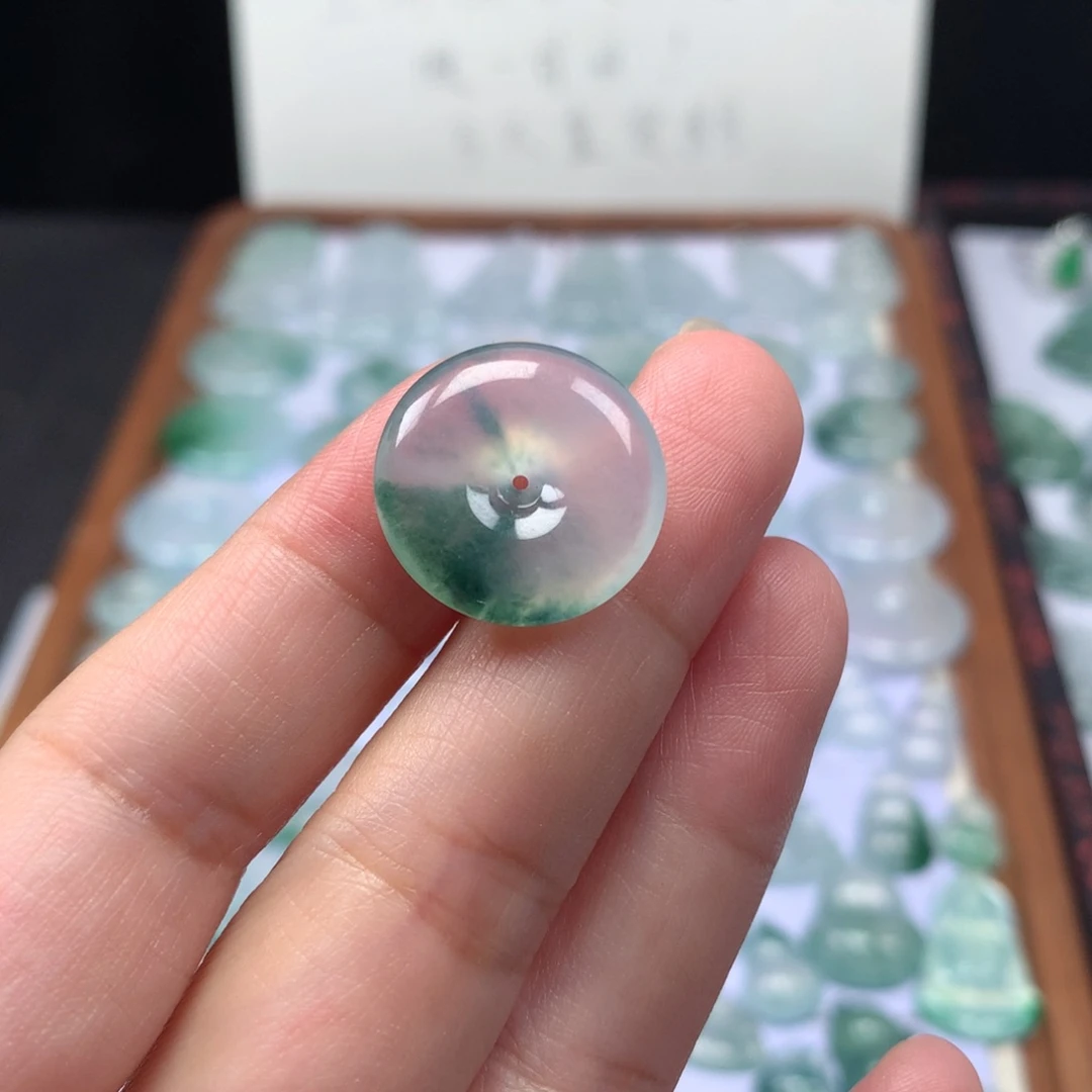 颈饰未镶嵌翡翠冰种飘花平安扣