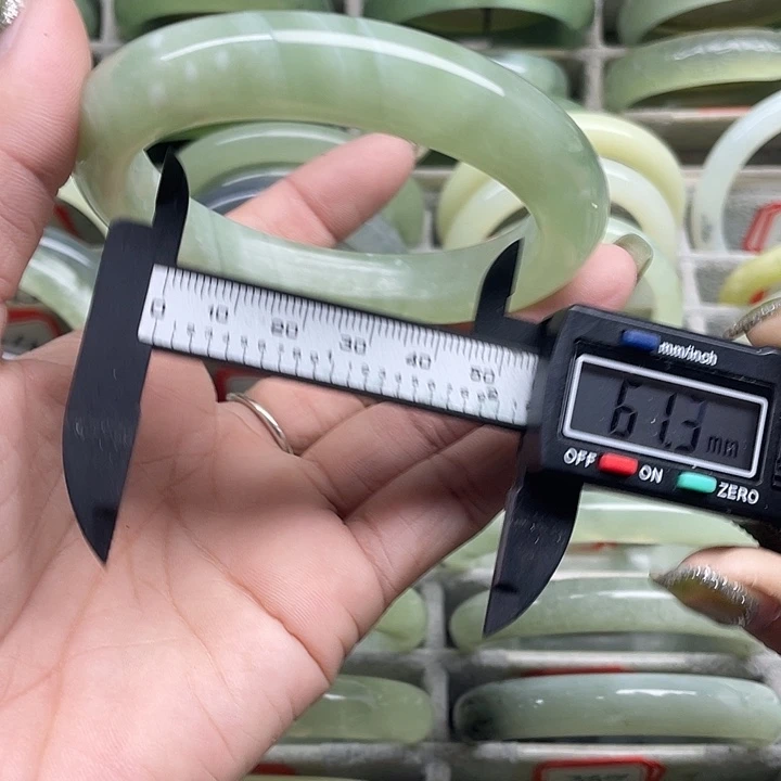 蛇纹石玉未镶嵌手镯375
