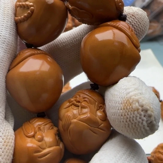 橄榄核手串雕刻工艺