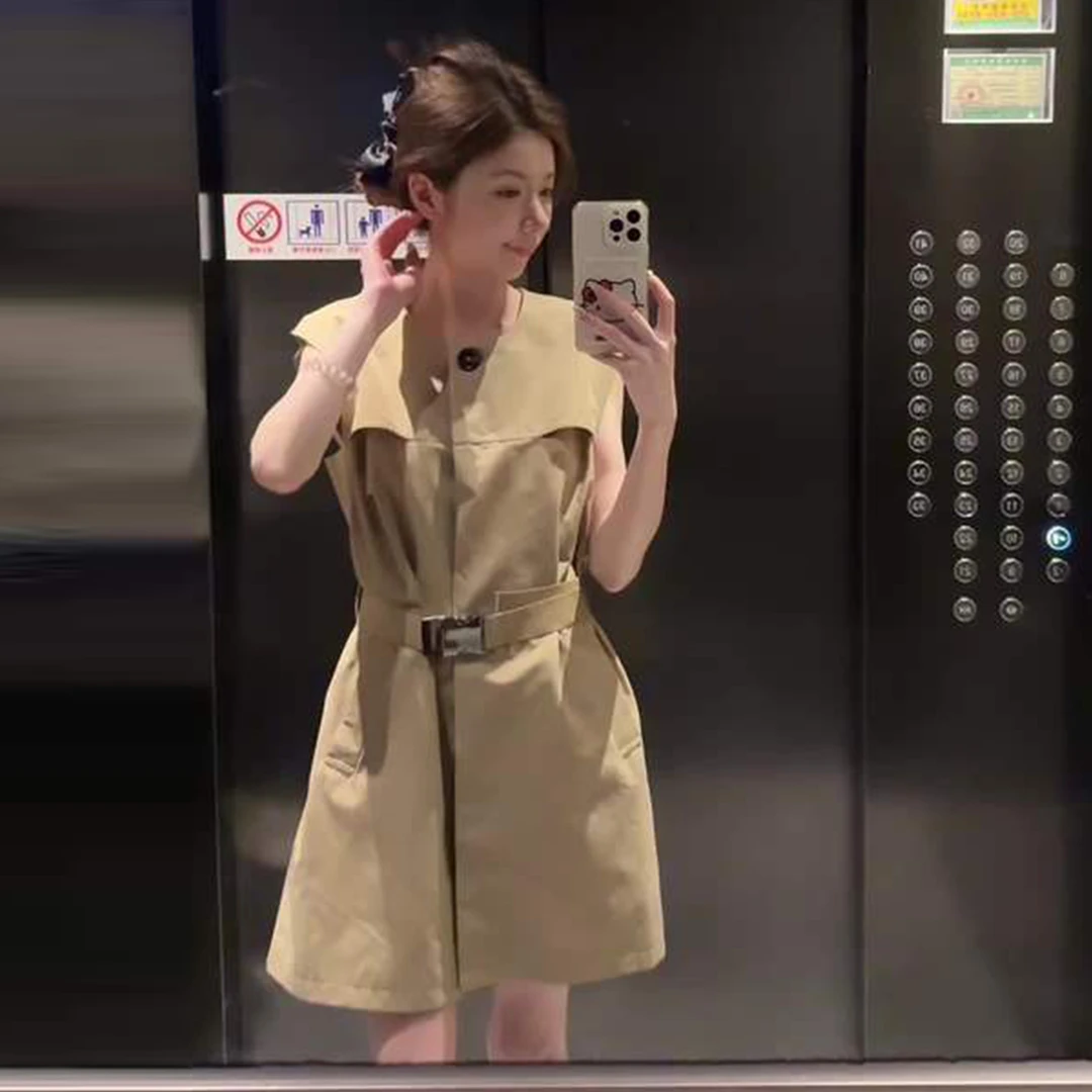 盛夏流行风格法式高级感无袖背心连衣裙女夏新款富家千金a字短裙