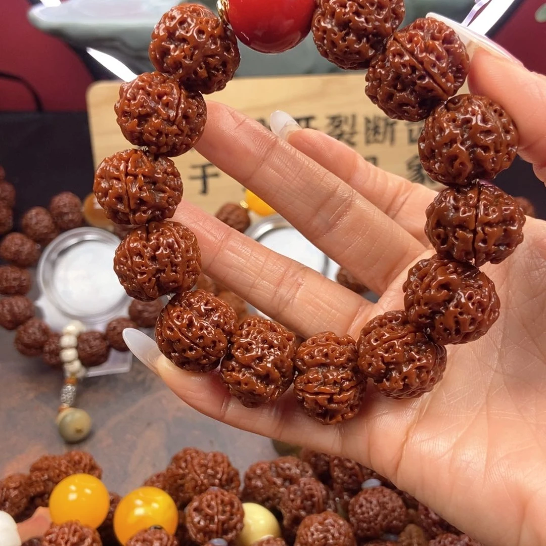 金刚菩提吊坠521红。  2