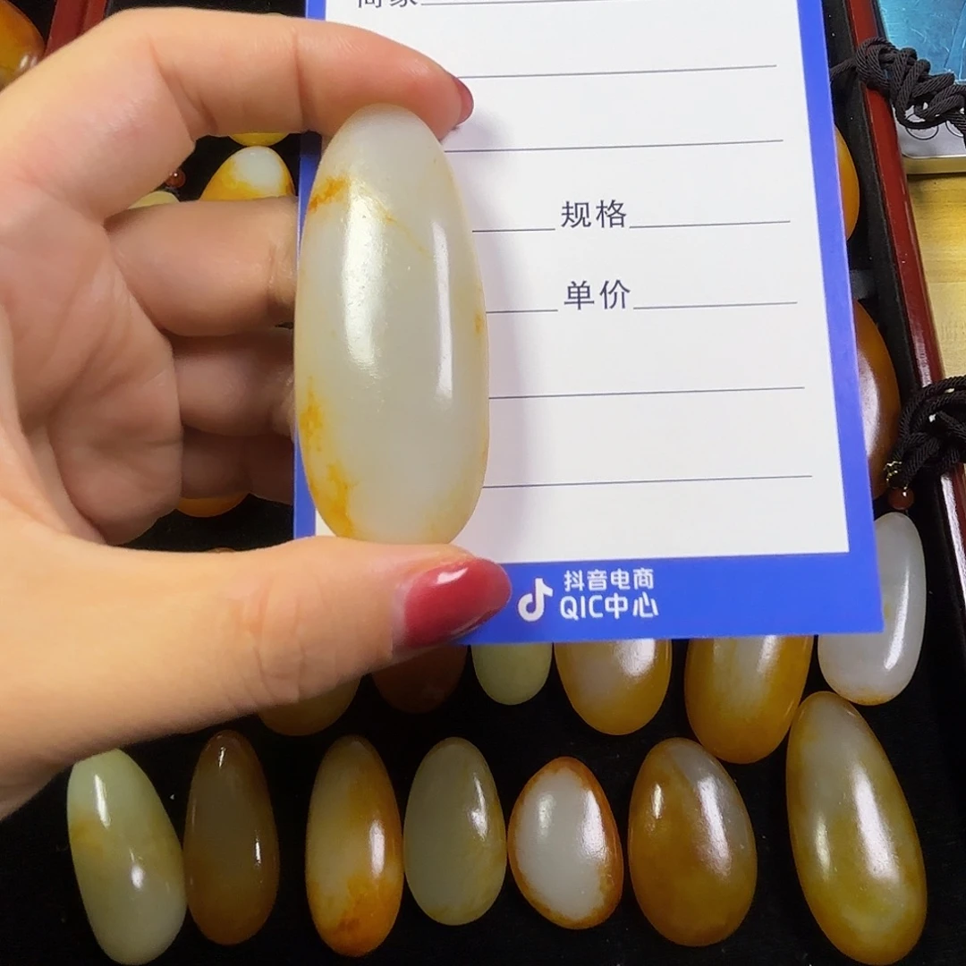 肆***歌和田玉未镶嵌颈饰