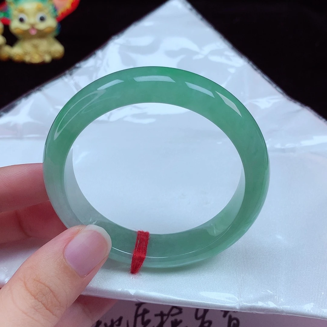 翡翠手镯未镶嵌天然