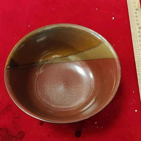 瓷片瓷片，各种摆件，均有瑕疵。沙锅！