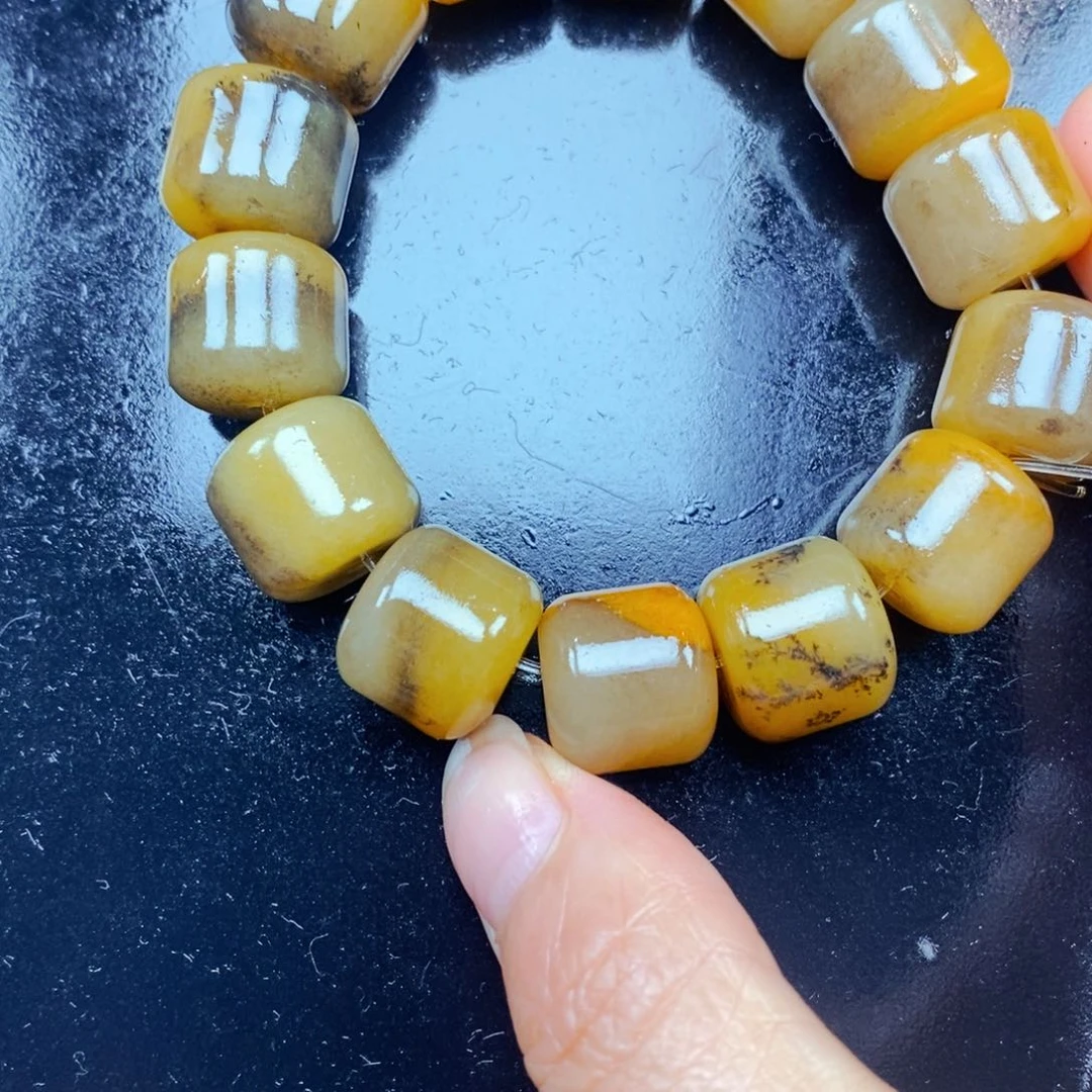 未镶嵌石英质玉（黄龙玉）颈饰