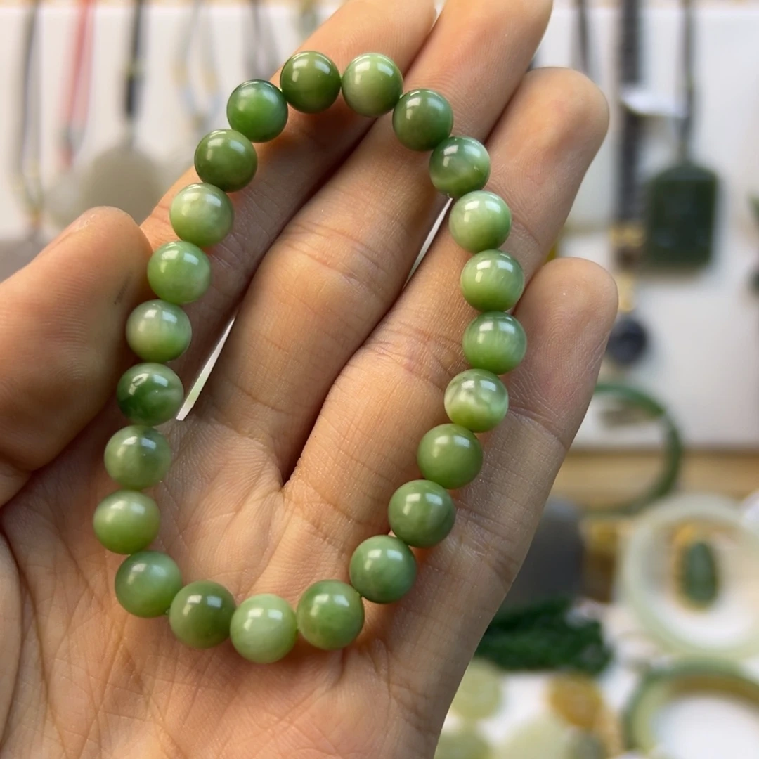 纷***飞和田玉未镶嵌手镯