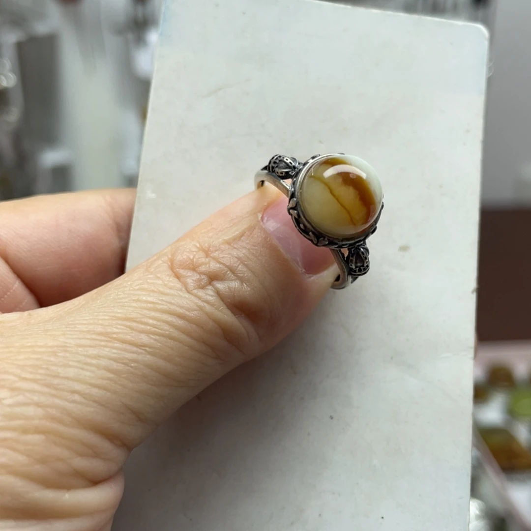 蛇纹石玉未镶嵌戒指