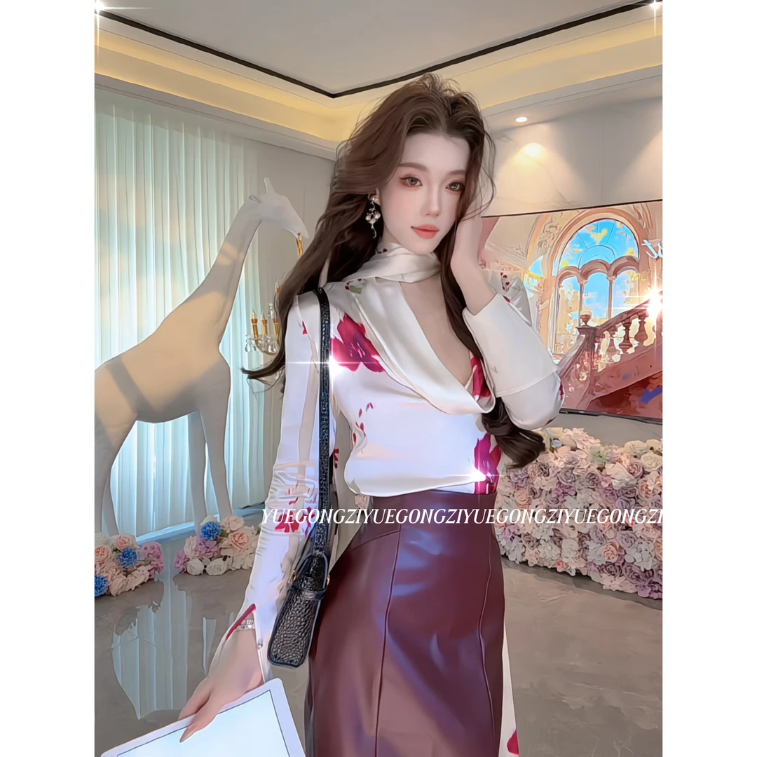 岳岳｜2025早春新款名媛风高腰PU半身裙100752