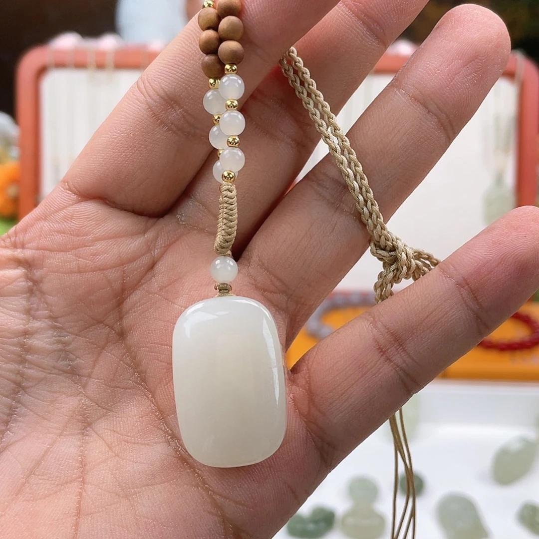 汝***和田玉未镶嵌颈饰