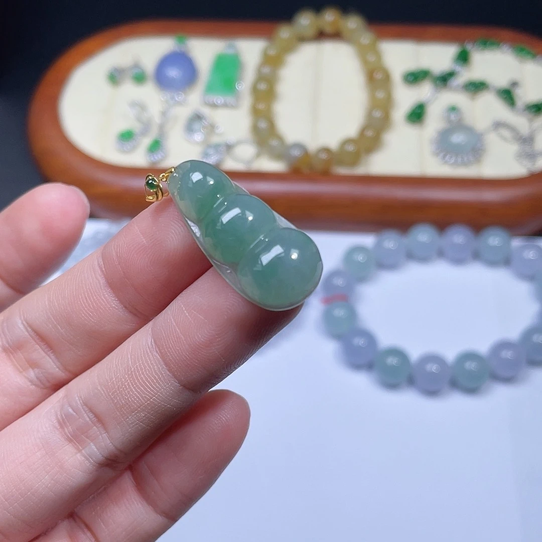 翡翠颈饰18K金镶嵌豆子