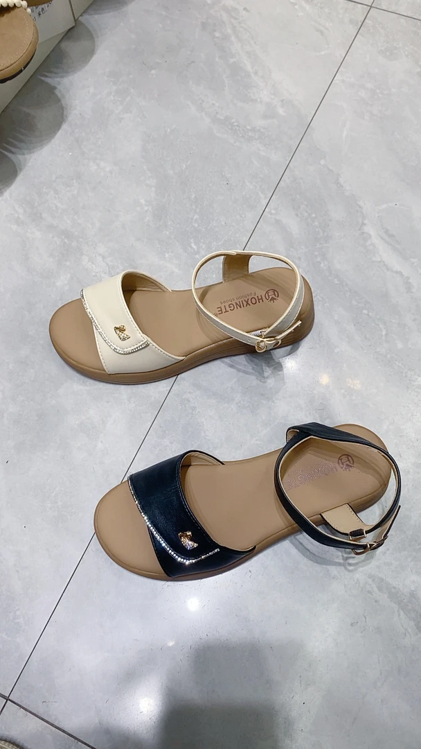 一字式扣带露趾休闲纯色时装凉鞋尖头中跟方头度假风