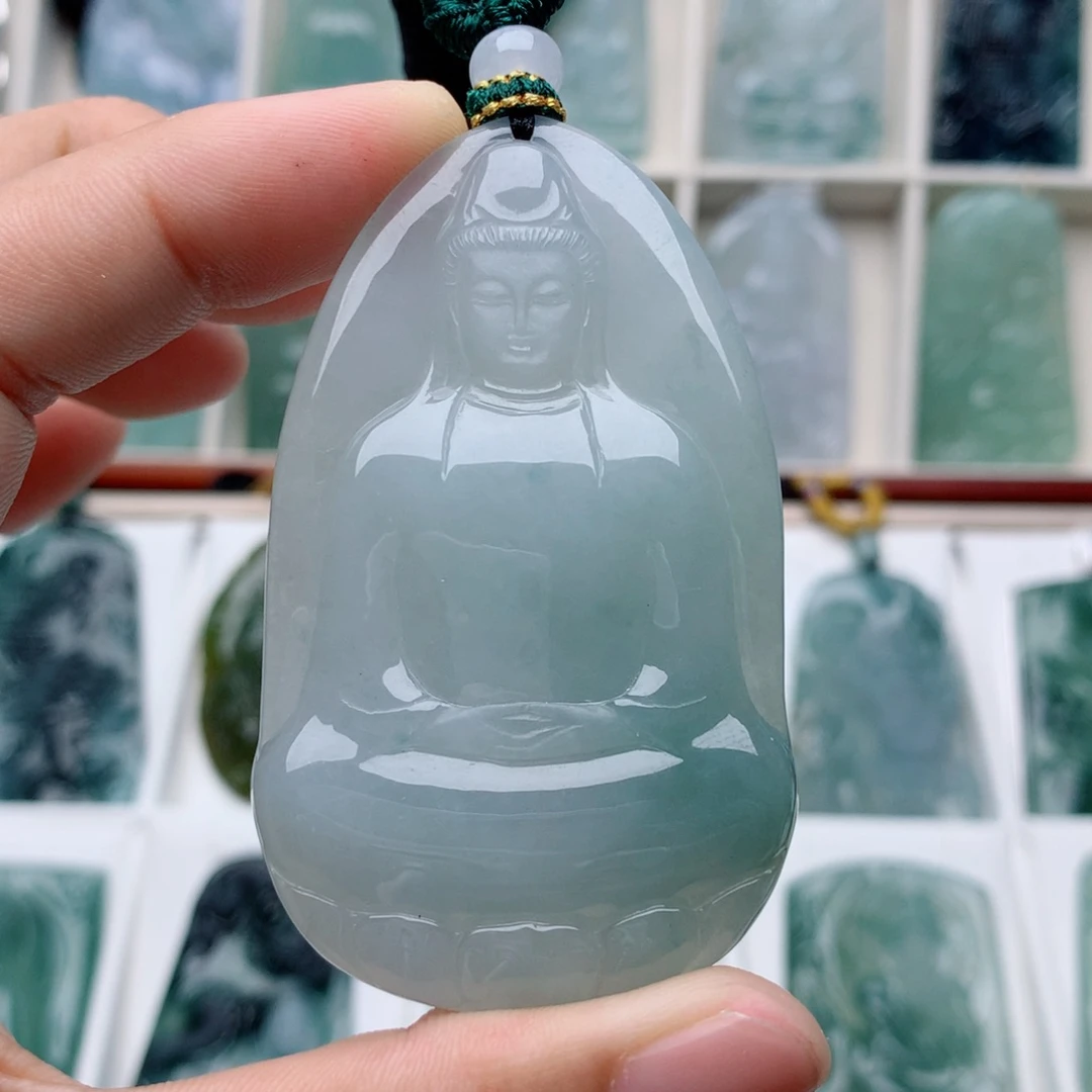 翡翠未镶嵌颈饰?****?素衣