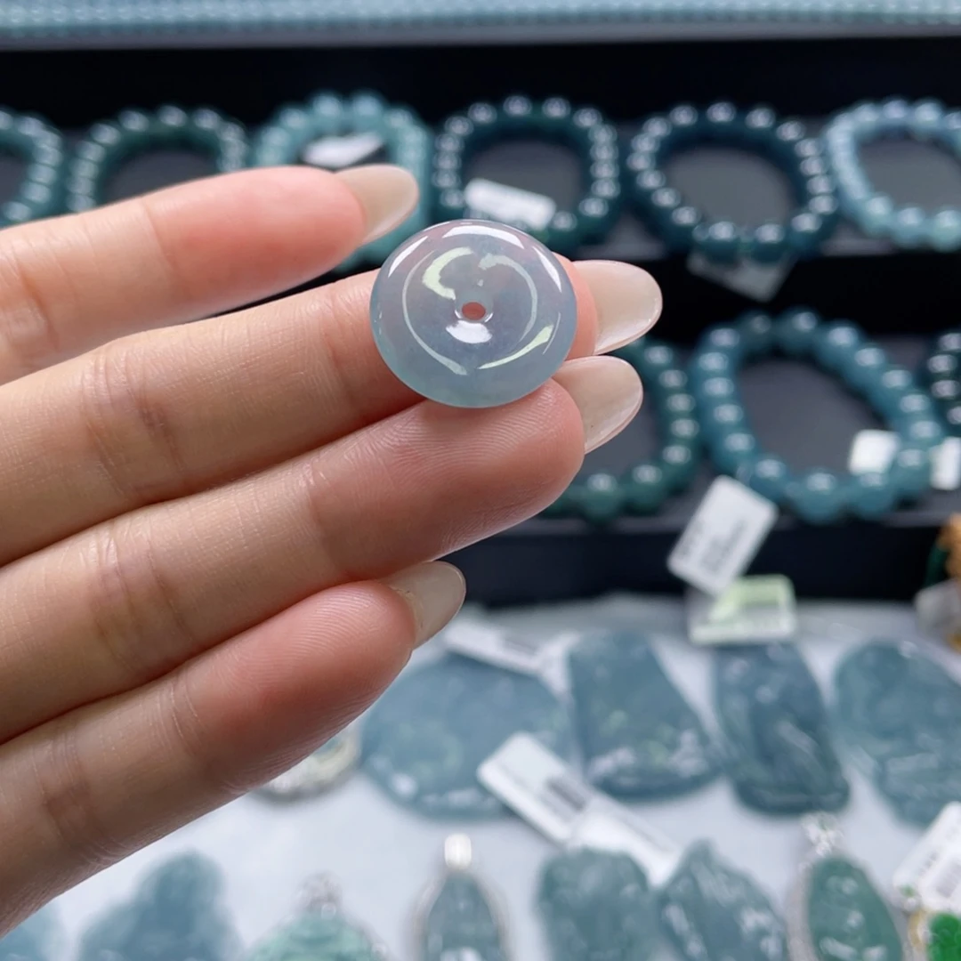 翡翠未镶嵌颈饰平安扣