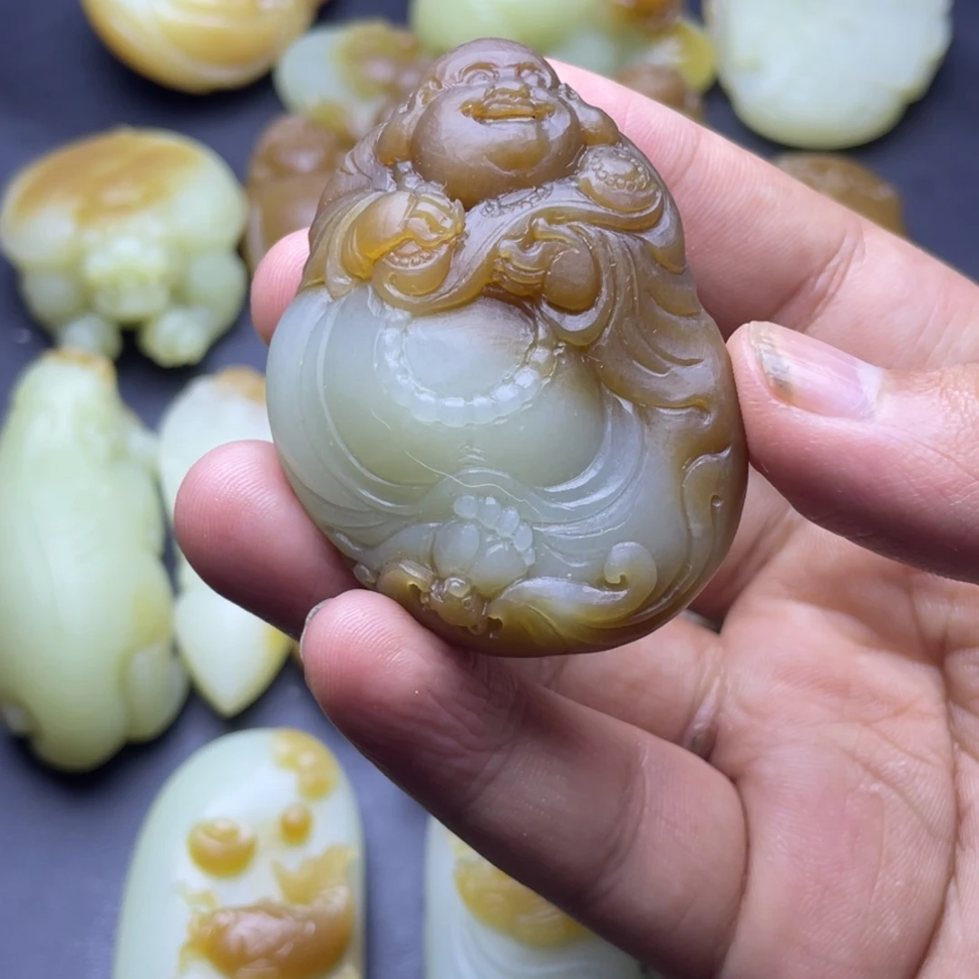 颈饰未镶嵌和田玉（糖玉）