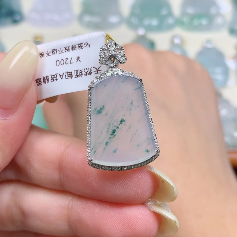 【闪购商品】翡翠18K金镶嵌颈饰无事牌