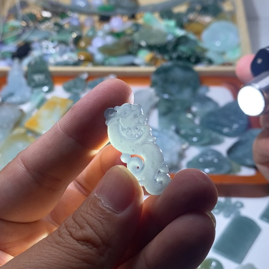 笋***丝翡翠未镶嵌颈饰翡翠