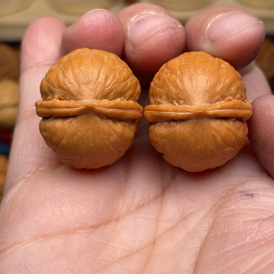 文玩核桃把件手捻金佛