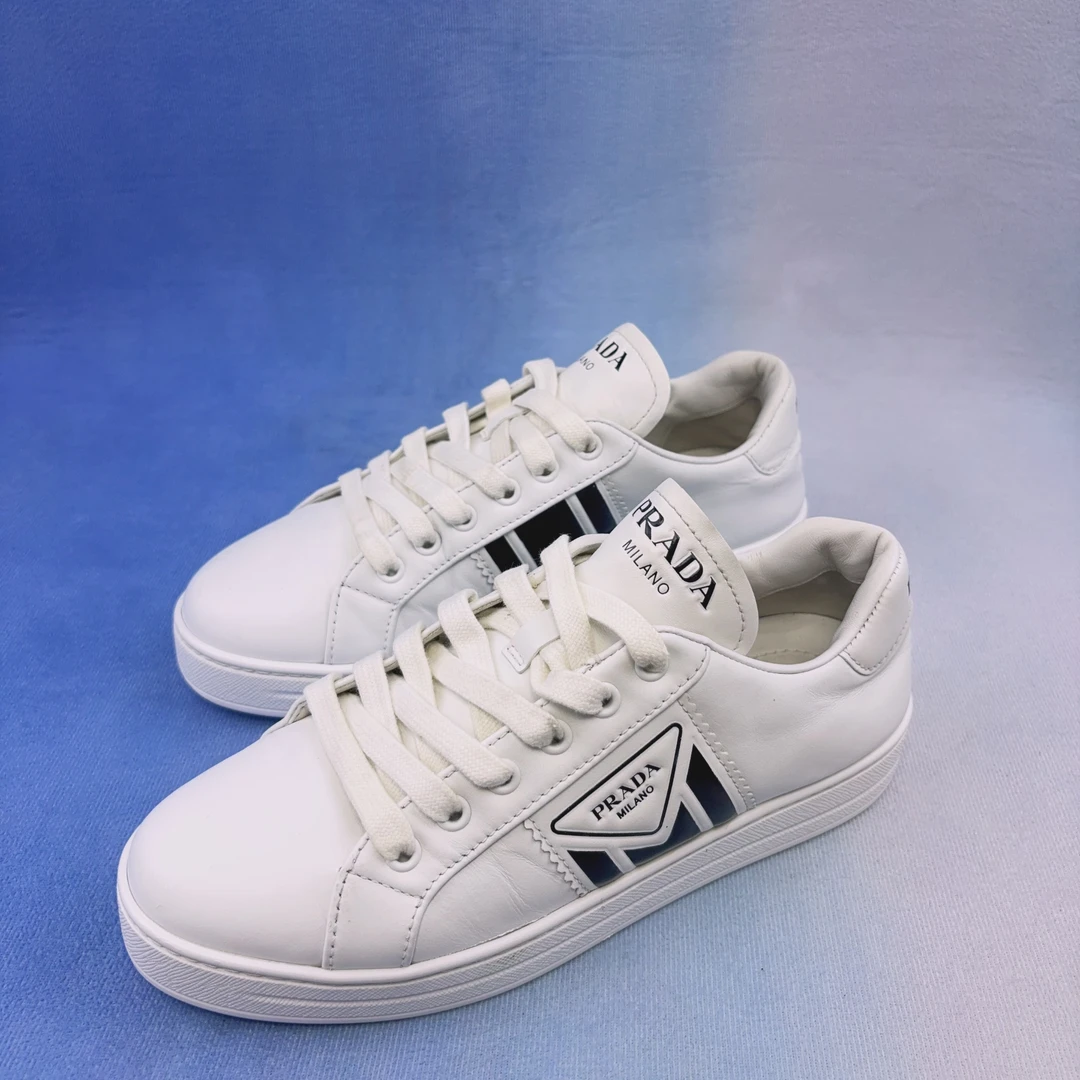 95新 Prada/普拉达 37码/大Logo经典三角标 黑白 时尚休闲板鞋
