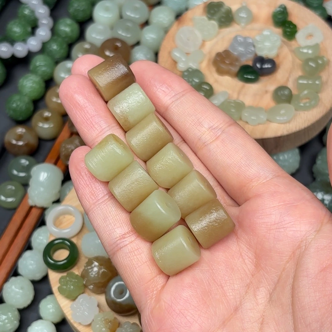 小***河和田玉（糖玉）未镶嵌颈饰