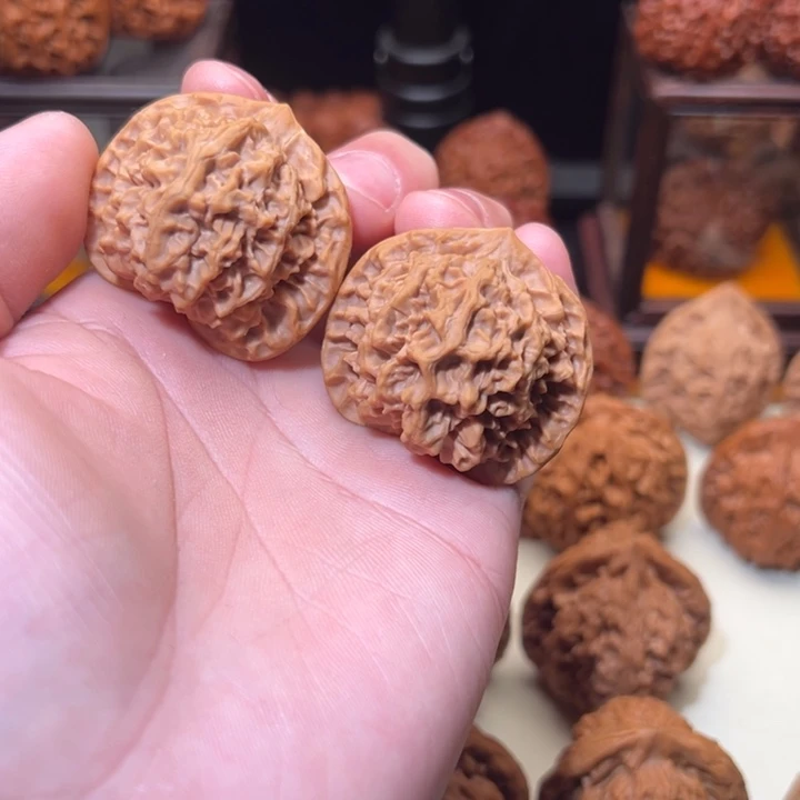 半***空吊坠桃核哈哈哈哈哈哈