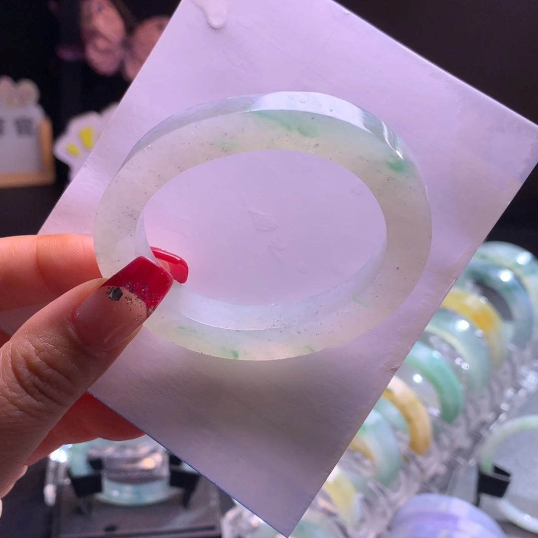 定制翡翠未镶嵌手镯