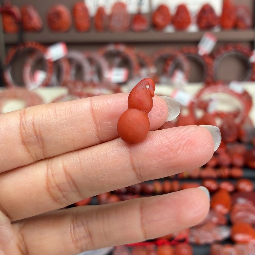 米***.南红玛瑙未镶嵌颈饰葫芦吊坠