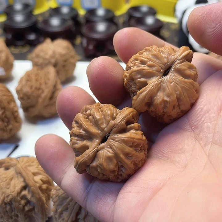 可***.文玩核桃吊坠元宝