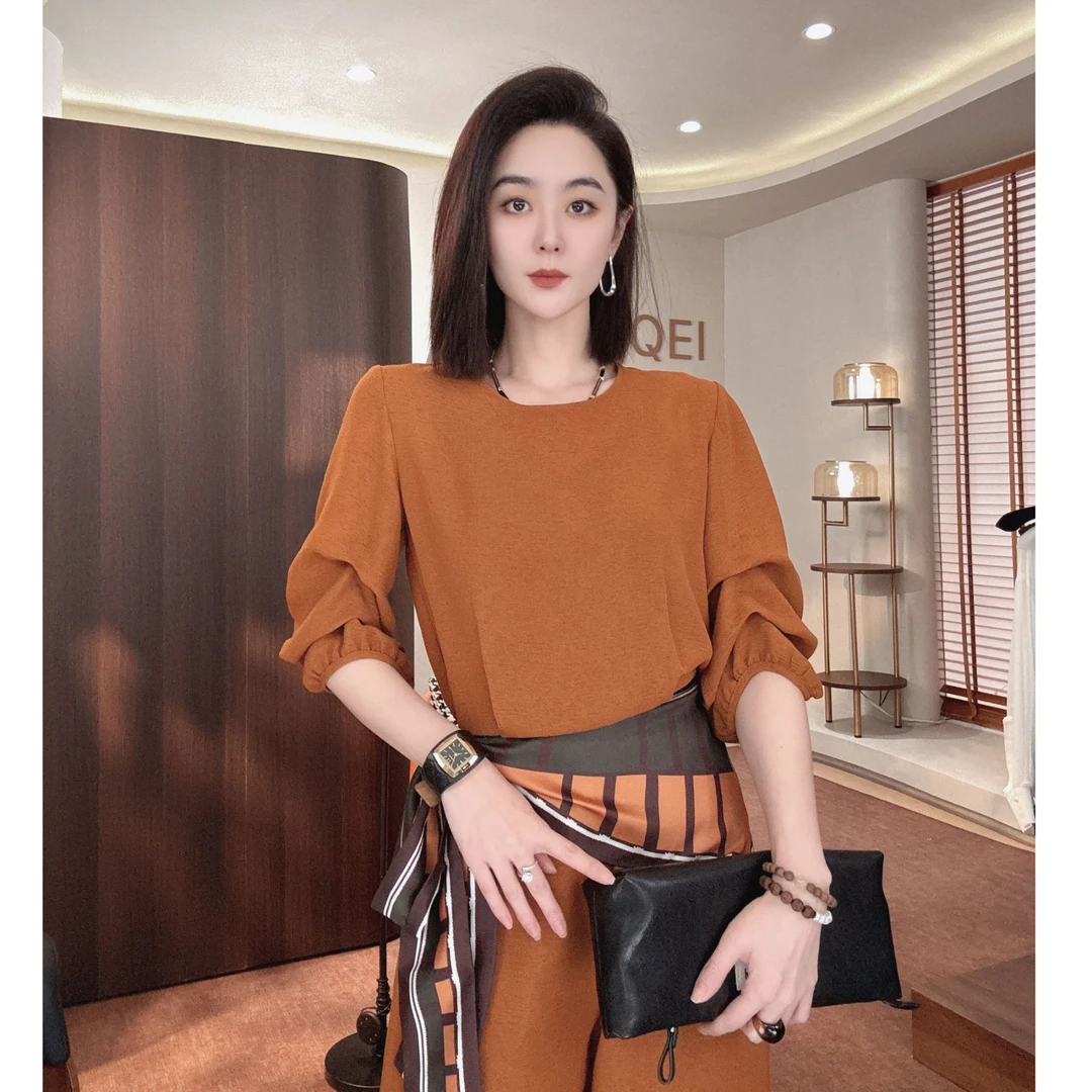 MORELAN2025原创时髦优雅缎面纯色上衣+直筒休闲裤两件套321109