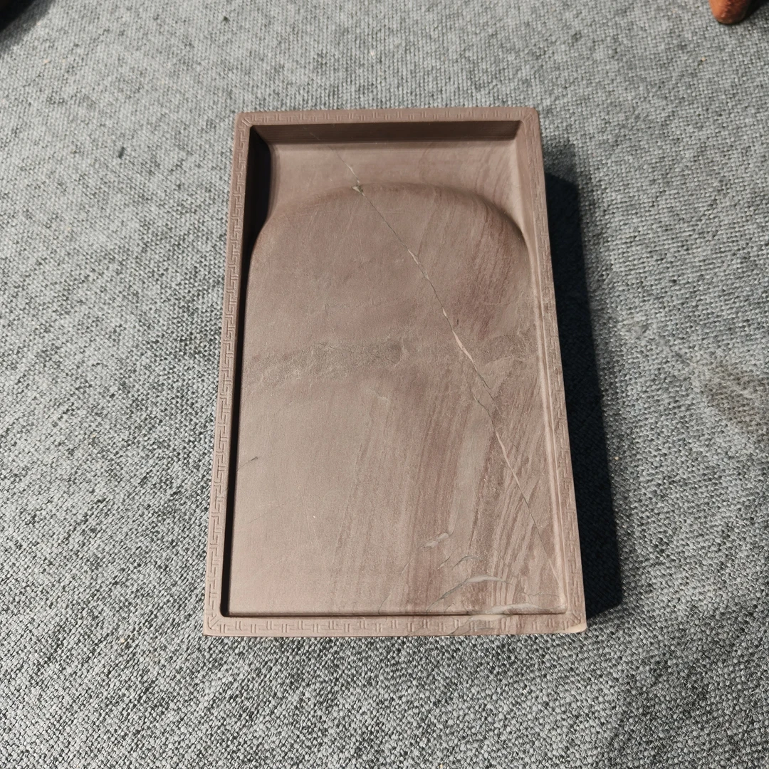甘肃洮砚，喇嘛崖老坑鸊鷉血，回纹边淌池，尺寸12.8*7.2*2.3厘米