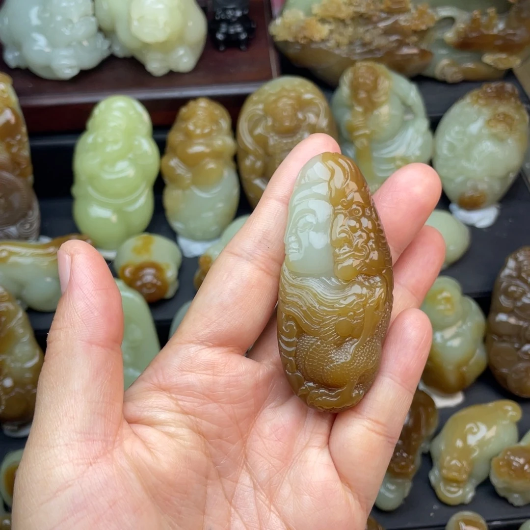 薄***秋和田玉未镶嵌颈饰