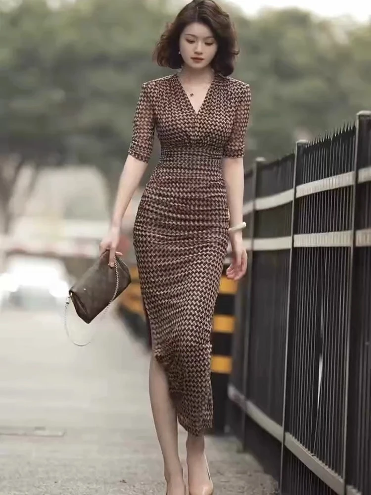 气质女人味夏季连衣裙2025年新款修身性感百搭中长款显瘦v领裙子