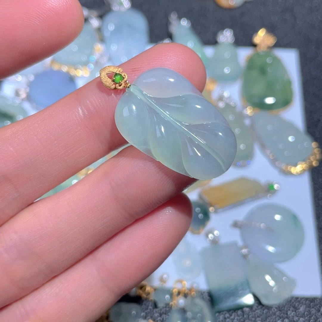 翡翠颈饰18K金镶嵌翡翠