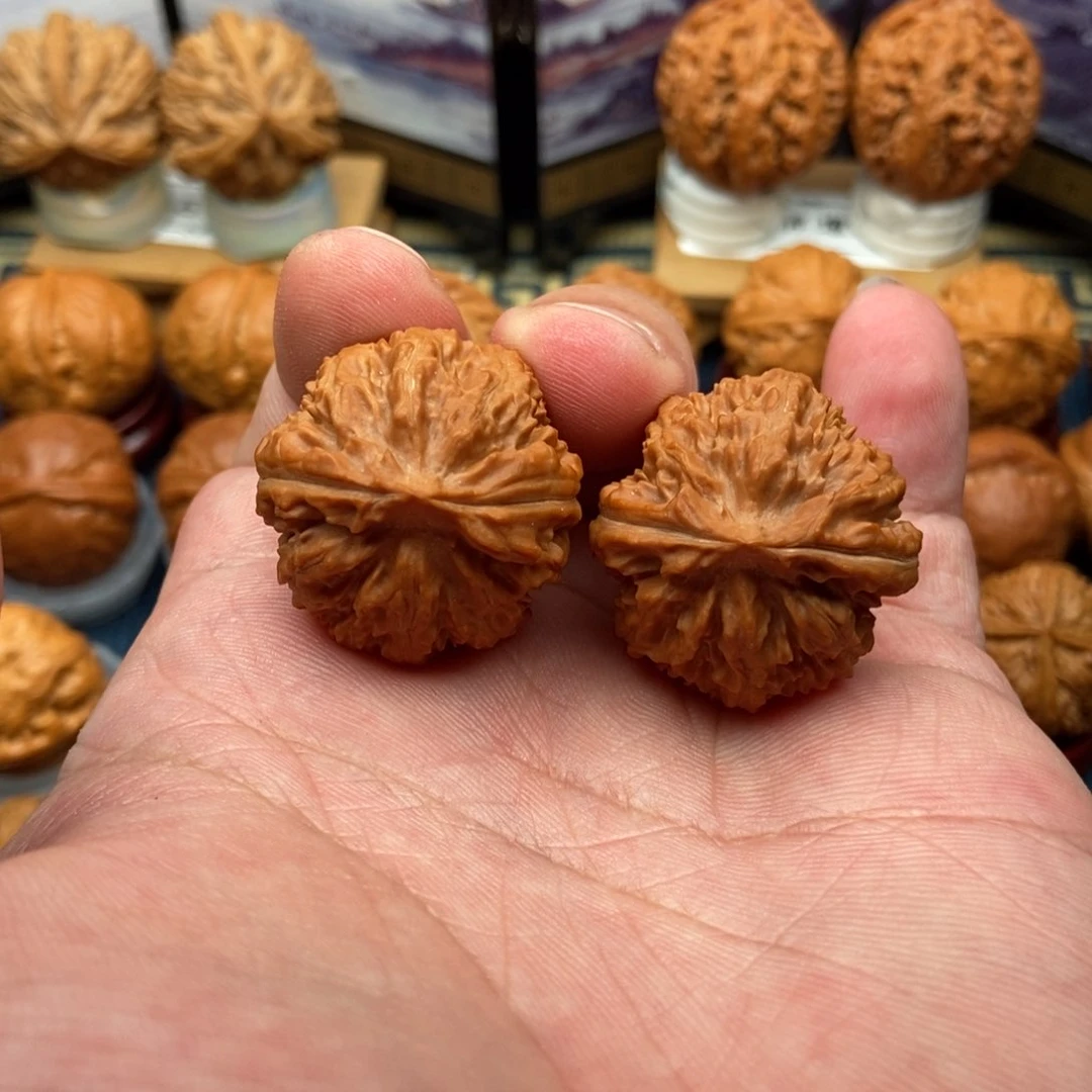 文玩核桃把件小狮子