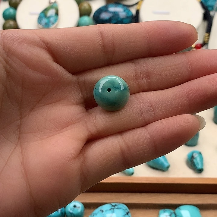 偶***了绿松石未镶嵌配饰