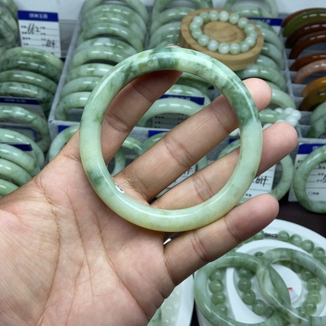 馋***妃未镶嵌蛇纹石玉手镯
