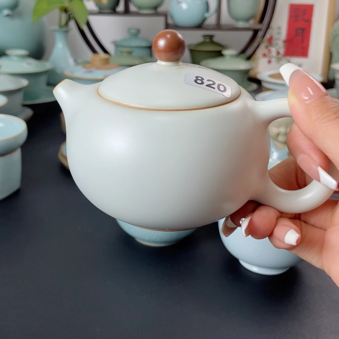 四**盗微瑕月白西施壶820号
