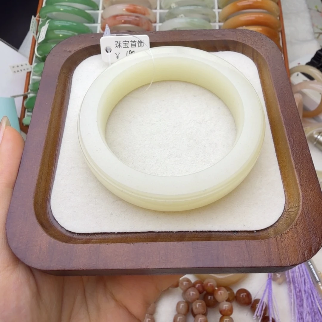 石英质玉（佘太翠）未镶嵌手镯